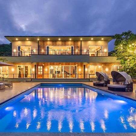 Stayvista At La Nirvana With Pool, Music Speaker & Indoor-Outdoor Game Lonavala Esterno foto