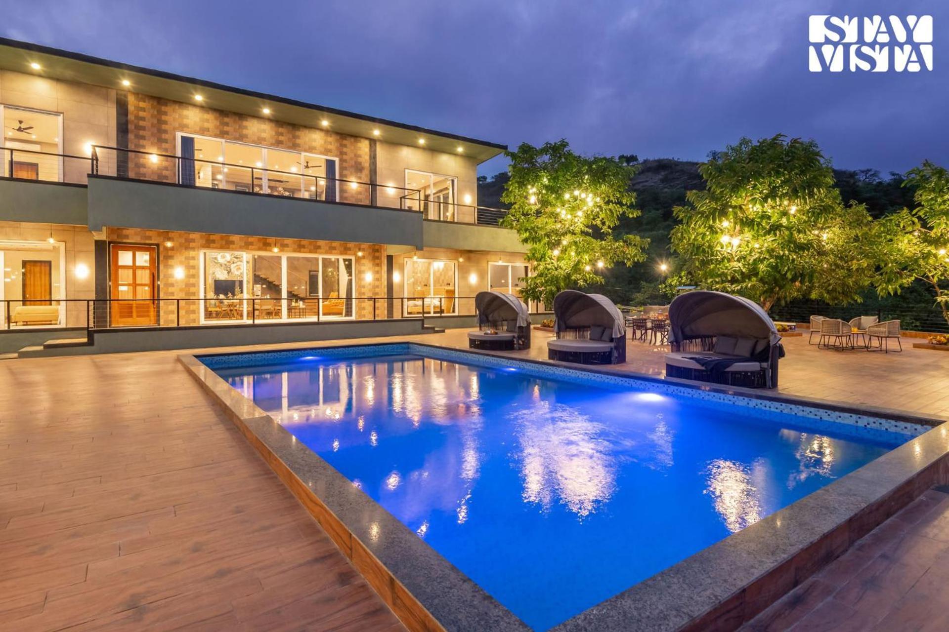 Stayvista At La Nirvana With Pool, Music Speaker & Indoor-Outdoor Game Lonavala Esterno foto