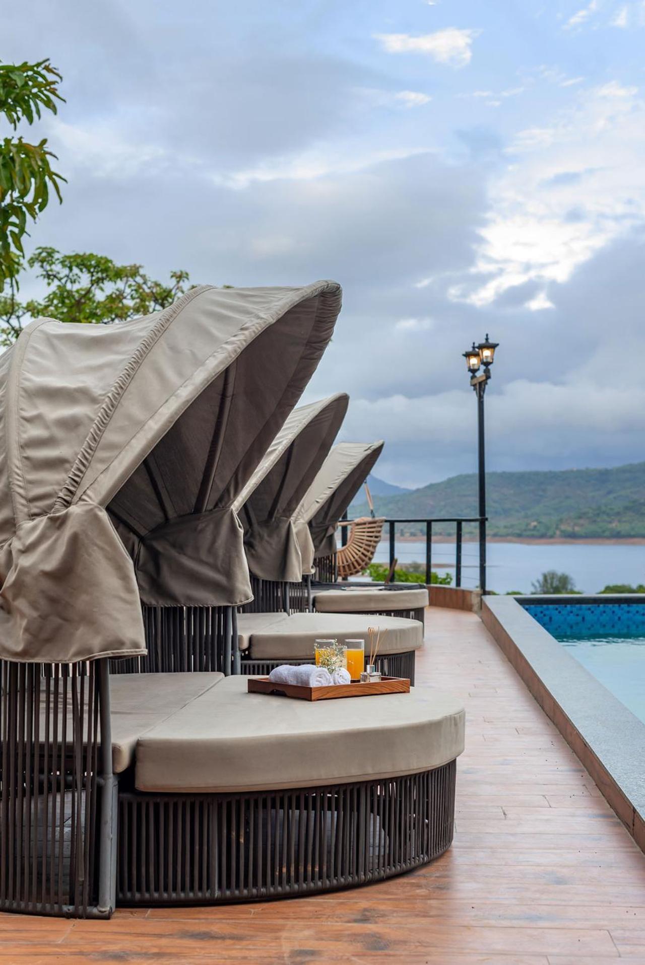 Stayvista At La Nirvana With Pool, Music Speaker & Indoor-Outdoor Game Lonavala Esterno foto